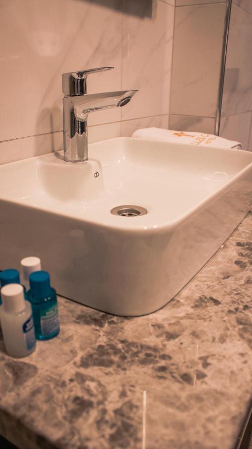 Talles City Hotel Smirne Esterno foto