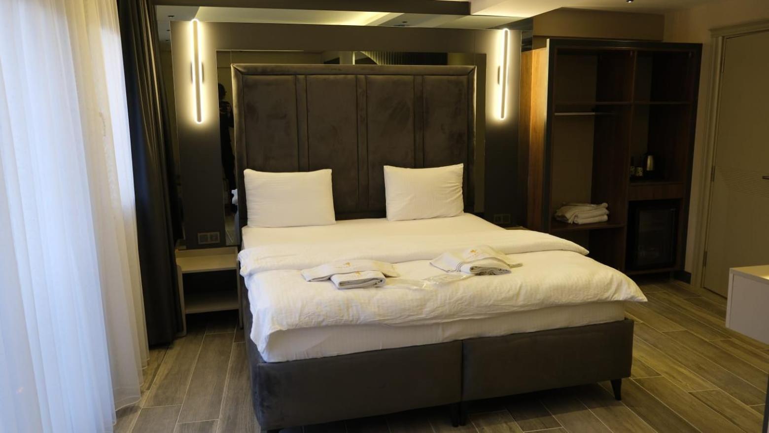 Talles City Hotel Smirne Esterno foto