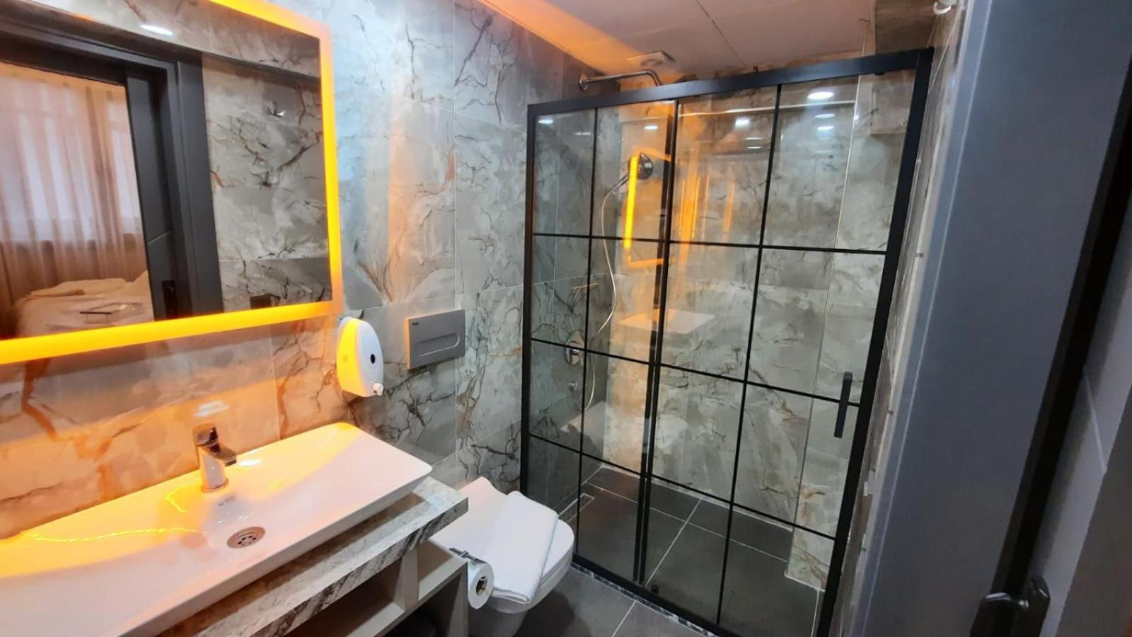 Talles City Hotel Smirne Esterno foto