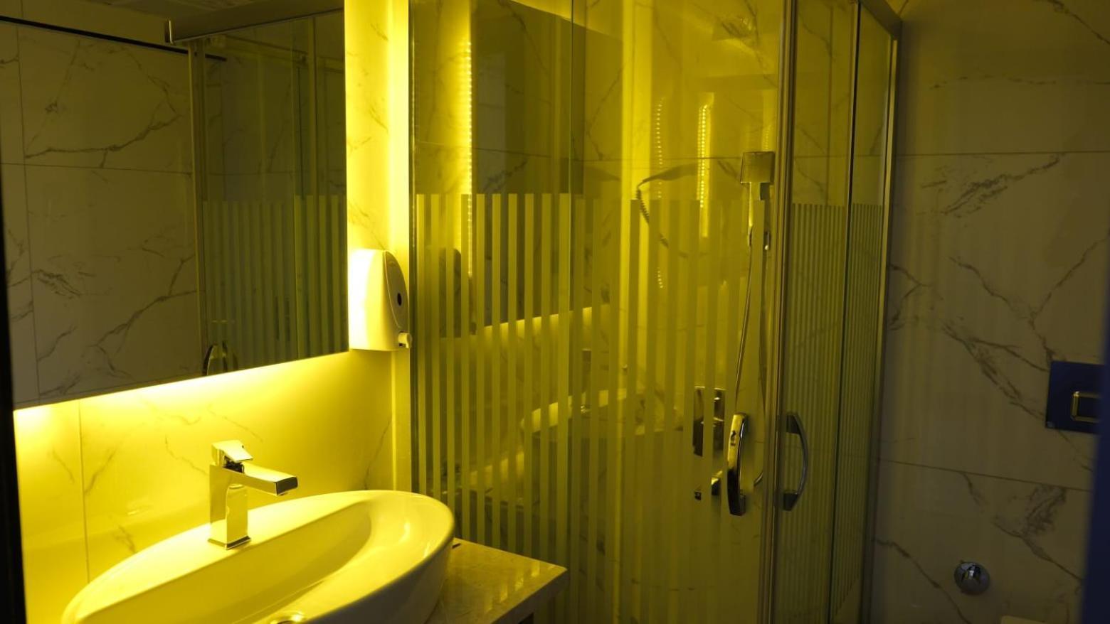 Talles City Hotel Smirne Esterno foto