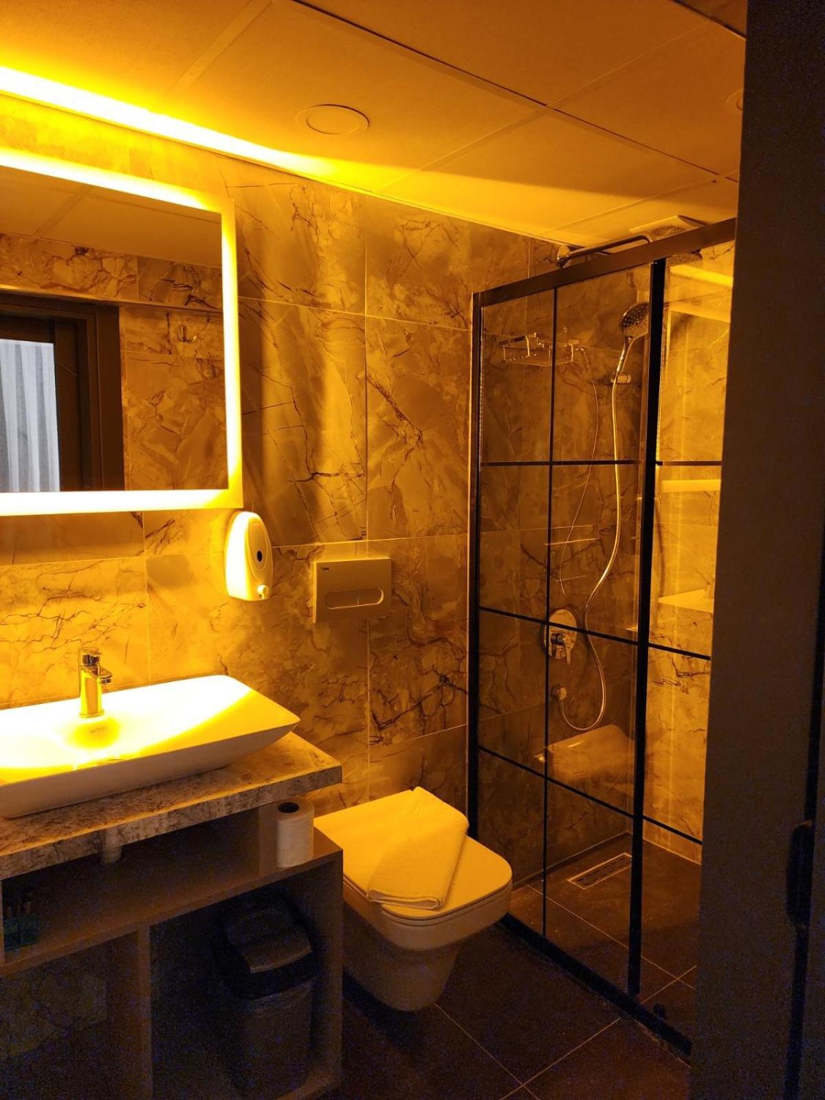 Talles City Hotel Smirne Esterno foto